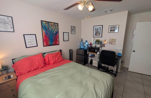Largo Casa | Introverts Paradise! Central Largo and Pinellas! 15 mins to beaches!