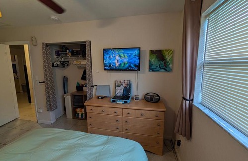 Largo Casa | Introverts Paradise! Central Largo and Pinellas! 15 mins to beaches!
