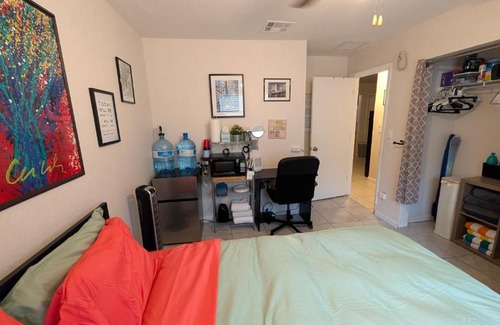 Largo Casa | Introverts Paradise! Central Largo and Pinellas! 15 mins to beaches!