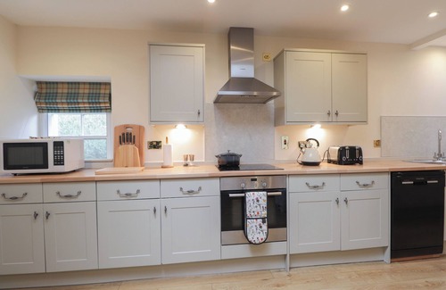 Drumchork Cabaña | INVEREWE - GARDEN LODGE, family friendly, with a garden in Poolewe