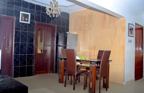 Surulere Apartamento | Inviting 2-Bed Apartment in Lagos -canal views