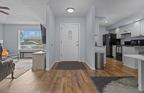 Keizer Casa | Inviting 2BR Half-Plex-Equipped Kitchen & Garage