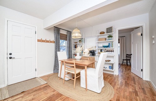 Columbia Casa | Inviting 2BR home in central COMO