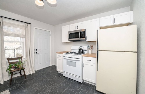 Columbia Casa | Inviting 2BR home in central COMO