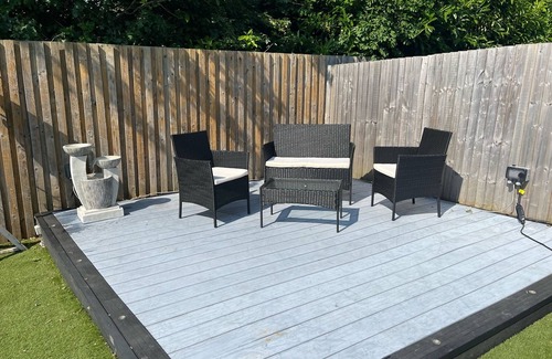 Wirral Casa | Inviting 3 bed + hot tub With Excellent Train and bus to Liverpool & Chester