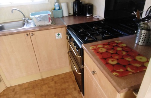 Camber Casa | Inviting 3 Bedrooms Caravan gas Central Heating
