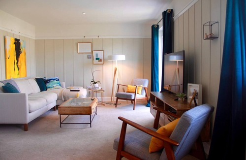 Kirkliston Casa | Inviting 4 bed home for Edinburgh Fringe Festival & Scotland Exploration