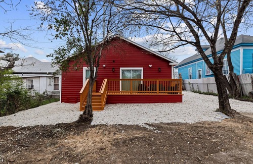 Near East Side Casa | Inviting 4BR 2 5BA Downtown Home With Ample Space
