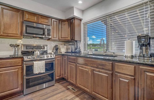 Village Seven Casa | Inviting 5 Bedroom Home Centrally Located