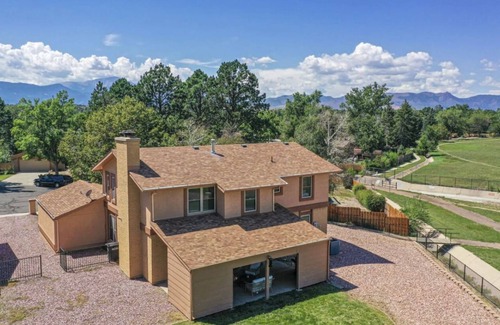 Village Seven Casa | Inviting 5 Bedroom Home Centrally Located