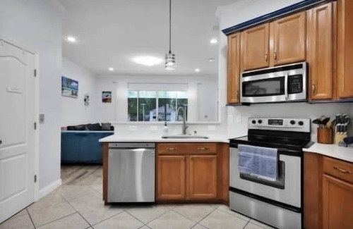 Westside Casa | Inviting 5 bedroom, 3 bath home Centrally located.