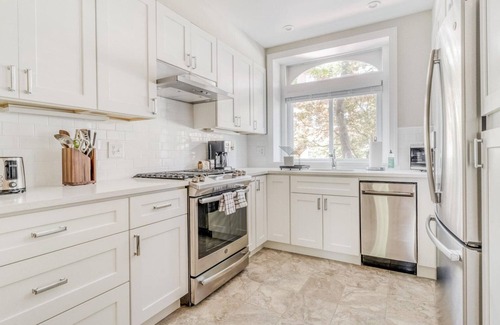 Stanton Park Casa | Inviting Capitol Hill 3BR, close to Museums & National Park, by Blueground
