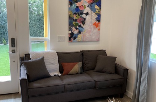 San Fernando Casa | Nueva Casita de 1 dormitorio y 1 baño que invita a 10 minutos a pie del metro
