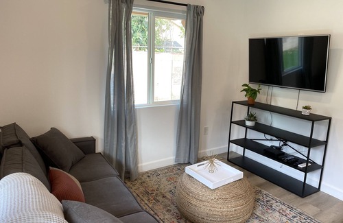 San Fernando Casa | Nueva Casita de 1 dormitorio y 1 baño que invita a 10 minutos a pie del metro