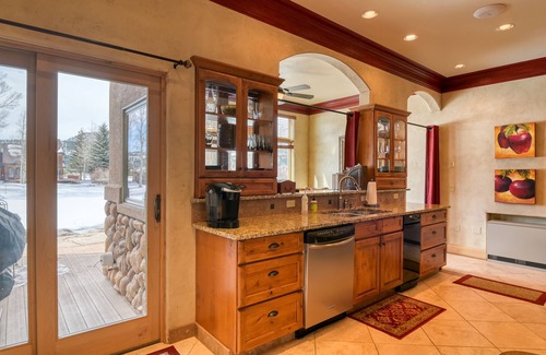 South Fork Casa | Inviting Condo Near Town w/ Jetted Tub, Full Kitchen, Balcony & Free WiFi