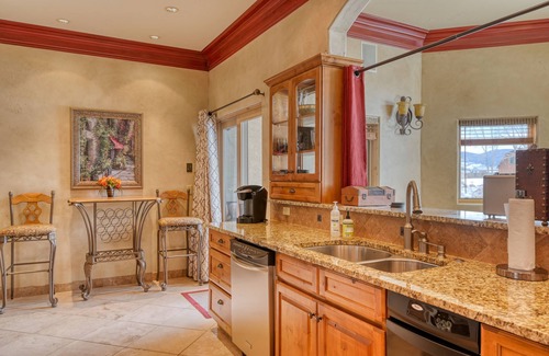 South Fork Casa | Inviting Condo Near Town w/ Jetted Tub, Full Kitchen, Balcony & Free WiFi