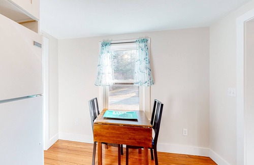 Cataumet Cabaña | Inviting cottage with golf nearby, central AC, & full kitchen