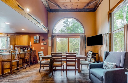 Jamaica Casa | Inviting dog-friendly home with balcony, full kitchen, & washer/dryer