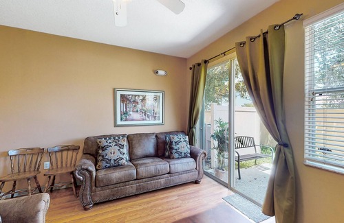 Crestwynd Bay Casa | Inviting dog-friendly townhome with full kitchen, central AC, & W/D
