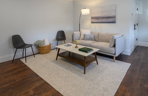 East Lyme Condominio | Inviting, Family Friendly, and Relaxing NEW condo.