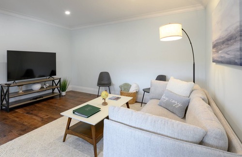 East Lyme Condominio | Inviting, Family Friendly, and Relaxing NEW condo.