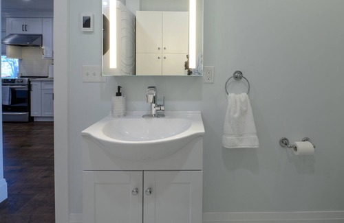 East Lyme Condominio | Inviting, Family Friendly, and Relaxing NEW condo.