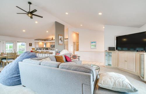 Great Falls Casa | Inviting Great Falls Home with Wraparound Deck!