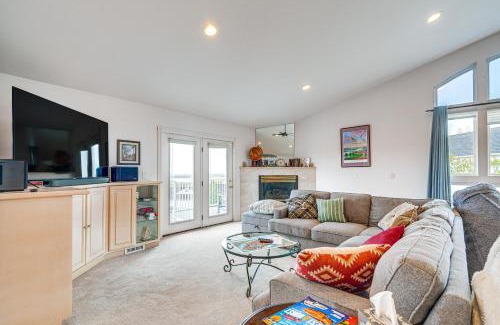 Great Falls Casa | Inviting Great Falls Home with Wraparound Deck!