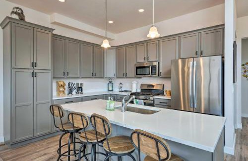 Deer Mountain Casa | Inviting Hideout Townhome with Balcony and Lake Views!