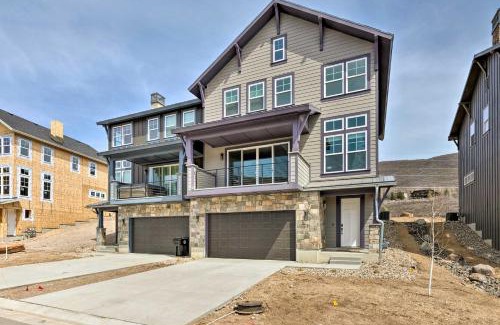 Deer Mountain Casa | Inviting Hideout Townhome with Balcony and Lake Views!