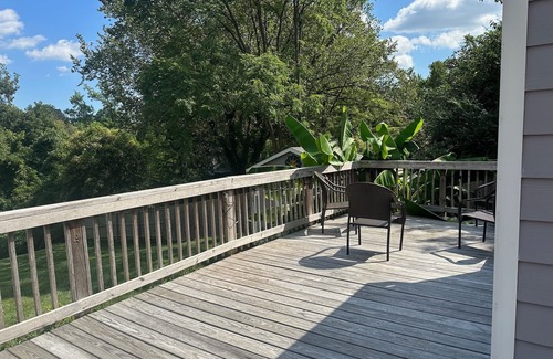Lindley Park Casa | Inviting home in Lindley Park! Short walk to grocery, bars, cafes & coffee shop!