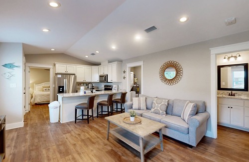 Dauphin Island Casa | Inviting home near the beach with balcony, full kitchen, central AC, & W/D