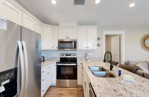 Dauphin Island Casa | Inviting home near the beach with balcony, full kitchen, central AC, & W/D
