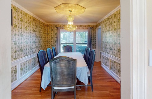 Oxon Hill Casa | Inviting home with pool, hot tub, enclosed yard