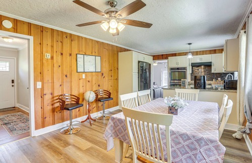 Jacksonville Casa | Inviting Jacksonville Home < Half Mi to University