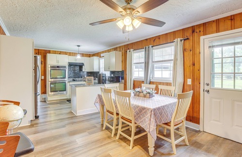 Jacksonville Casa | Inviting Jacksonville Home < Half Mi to University