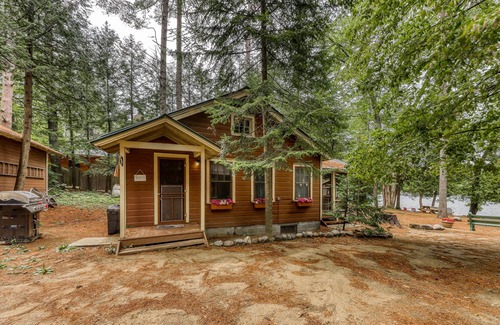 Adirondack Casa | ¡NUEVO LISTADO! Admiten perros, casa frente al lago con muelle, playa de arena, porche cubierto
