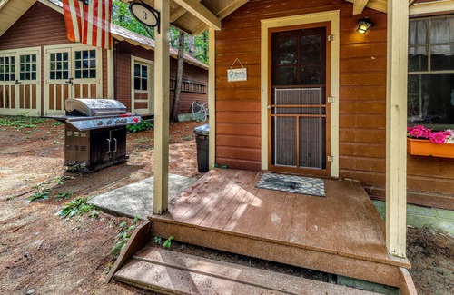 Adirondack Casa | ¡NUEVO LISTADO! Admiten perros, casa frente al lago con muelle, playa de arena, porche cubierto