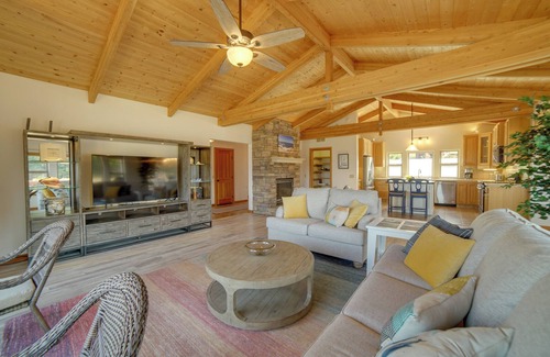 Manchester Casa | Inviting Manchester Home w/ Hot Tub Near Beach!