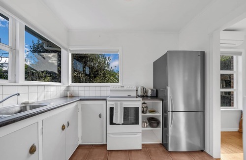 Narrow Neck Casa | Inviting Outdoor Patio and Bright Interiors