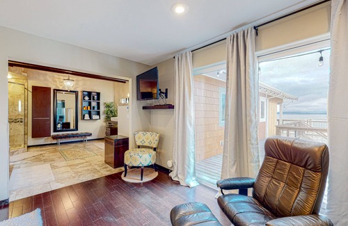 Clinton Casa | Inviting Puget Sound view home with beach access, fire table, hot tub, & W/D