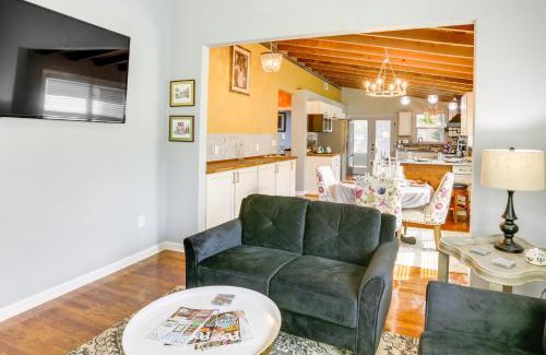 Quincy Casa | Inviting Quincy Cottage Walk to Historic Downtown
