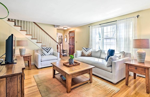 Quincy Casa | Inviting Quincy Home Rental w/ Outdoor Pool!