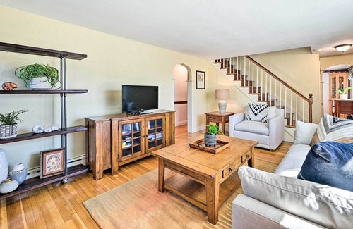 Quincy Casa | Inviting Quincy Home Rental w/ Outdoor Pool!
