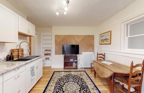 Nob Hill Apartamento | Inviting Remodeled Guest House in Central Nob Hill