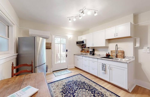 Nob Hill Apartamento | Inviting Remodeled Guest House in Central Nob Hill