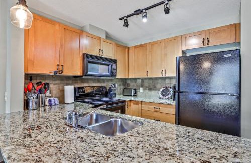 Canmore Apartamento | Inviting Rocky Mountain HOT TUB in Top Rated Condo managed by Little Sister Getaways