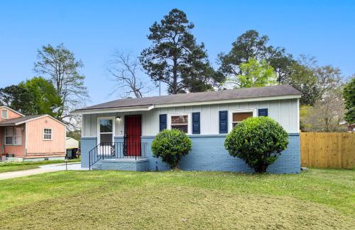 Cloverdale Casa | Inviting Savannah Home with Yard 3 Mi to Downtown!