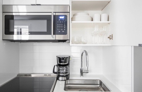 SoHo Apartamento | Inviting SoHo 1BR w/ Outdoor Space & In-Unit W/D, by Blueground
