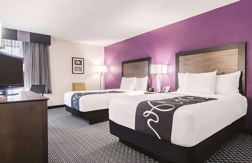 Myrtle Beach Hotel | Inviting Space for Poolside Fun & Beachwalk Adventures, Ideal for Families